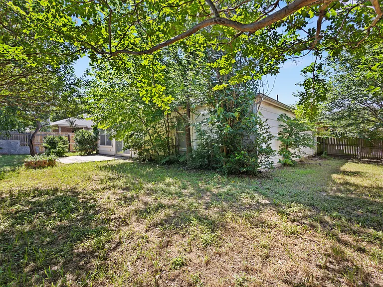 1004 Greenbend Dr — Photo 27