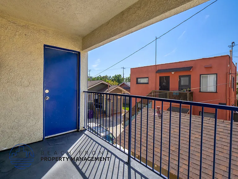 1635 Locust Ave — Photo 16