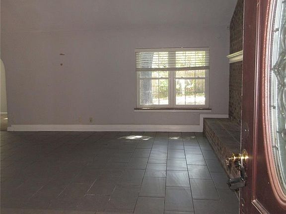 3rd image of 803 Cedar Oaks Ln