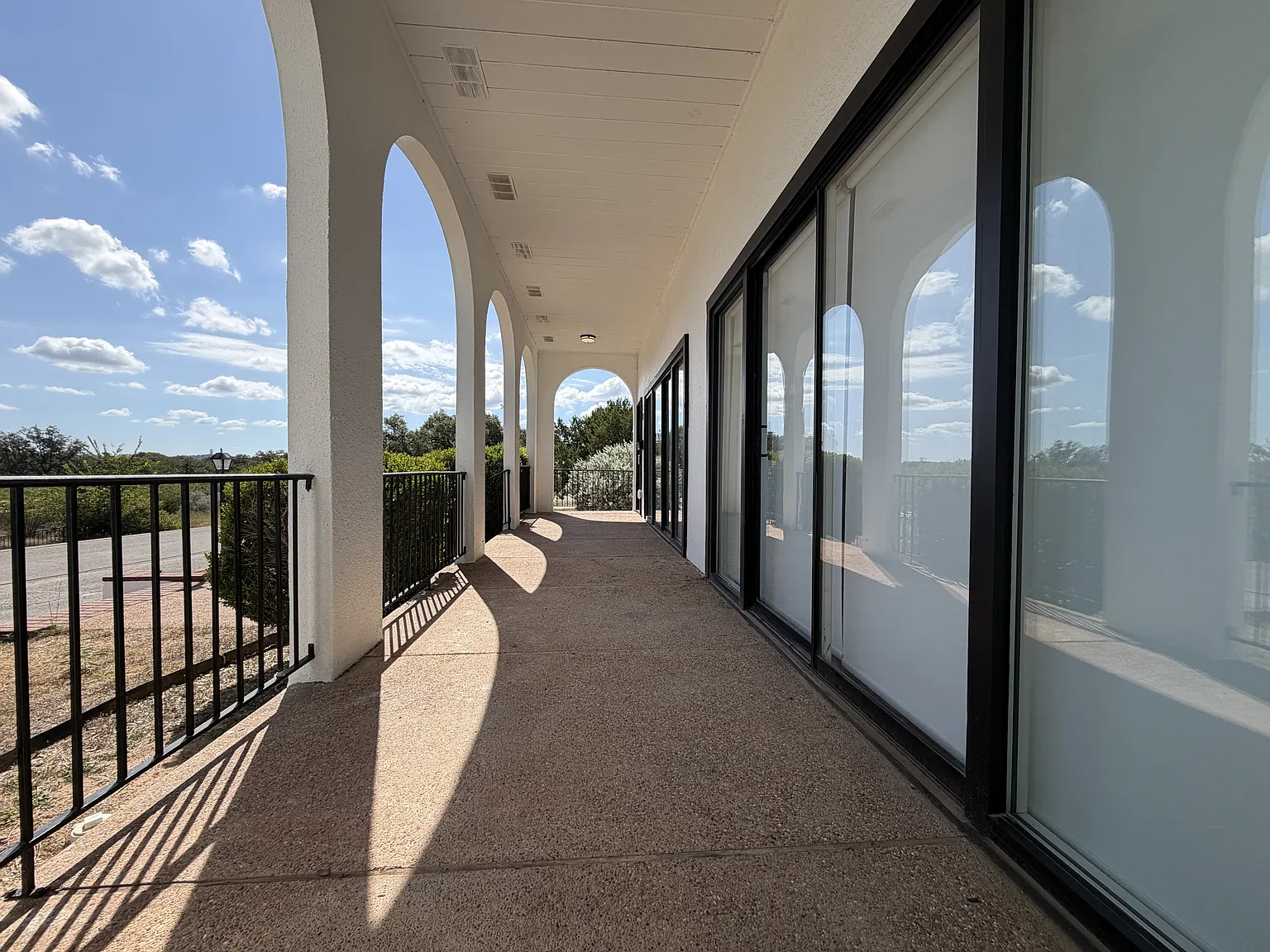 ~X - Seawind Street 413 -- Mandy - 1 — Photo 2