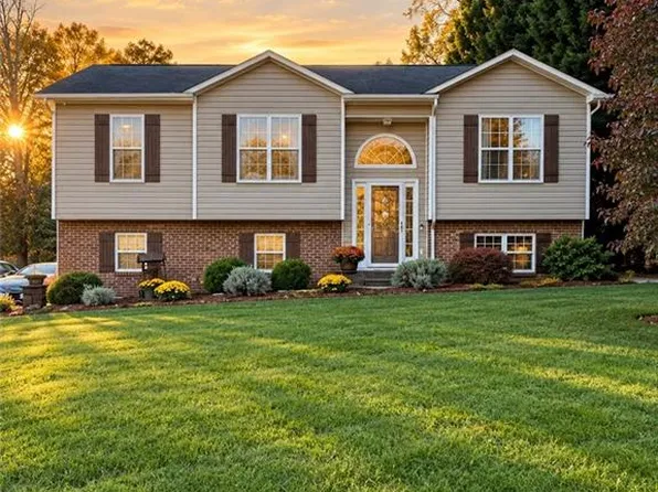 4046 Village Trace Dr, Tobaccoville, NC 27050