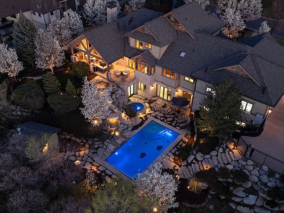 3rd image of 16 Snow Forest Ln