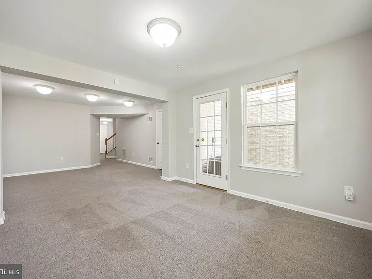 947 Chase Walk — Photo 28