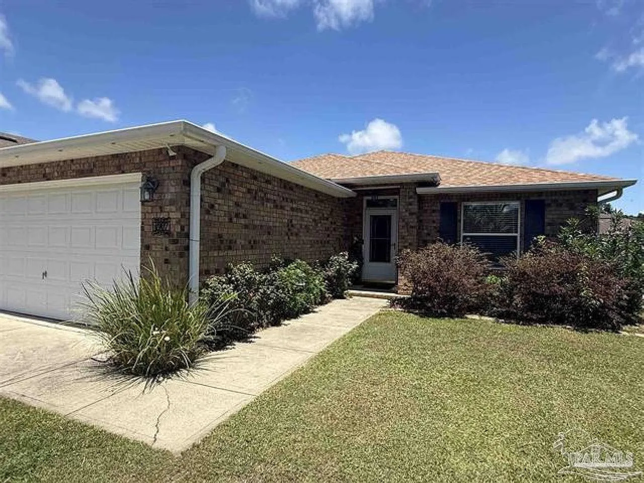 3 bed, 1584 sqft, $1,800 — Photo 2