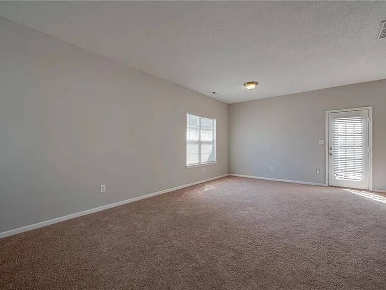 850 Worcester Way — Photo 4