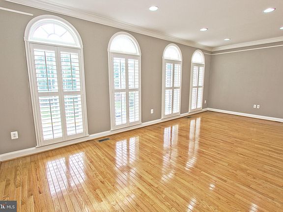 5th image of 4083 Walnut Cove Cir