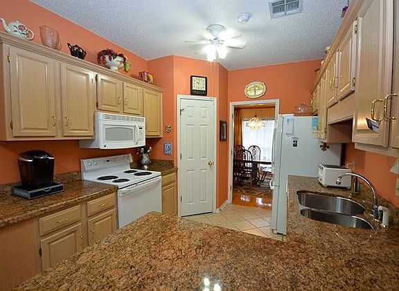 4th image of 1017 Manson Ave