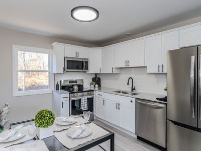 14 Dorothy Ave, Chicopee, MA, 01020