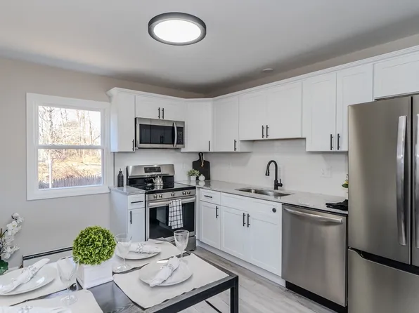 14 Dorothy Ave, Chicopee, MA 01020