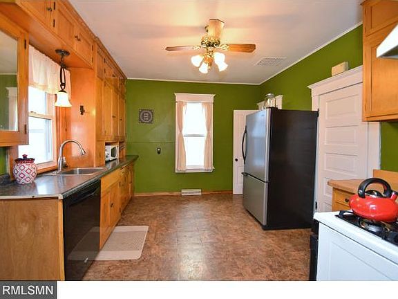 3rd image of 1822 Taylor St NE