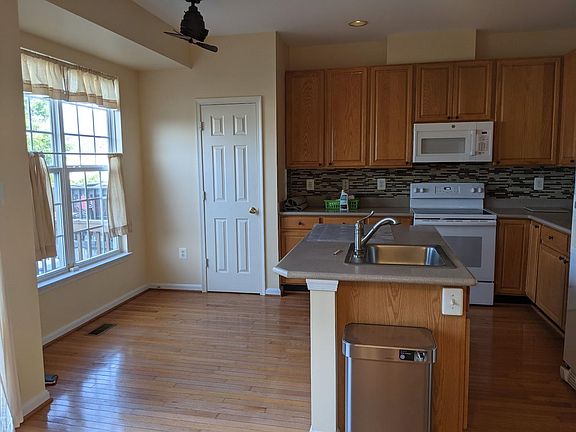 2nd image of 109 Lavenport Cir