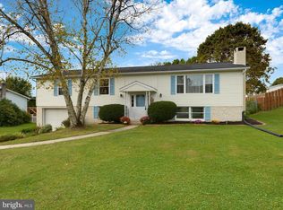 102 Burrows St, Sinking Spring, PA 19608