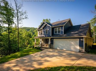 30 Lakeview Dr, Nitro, WV 25143