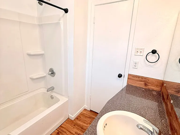 106 N Fairview St — Photo 13