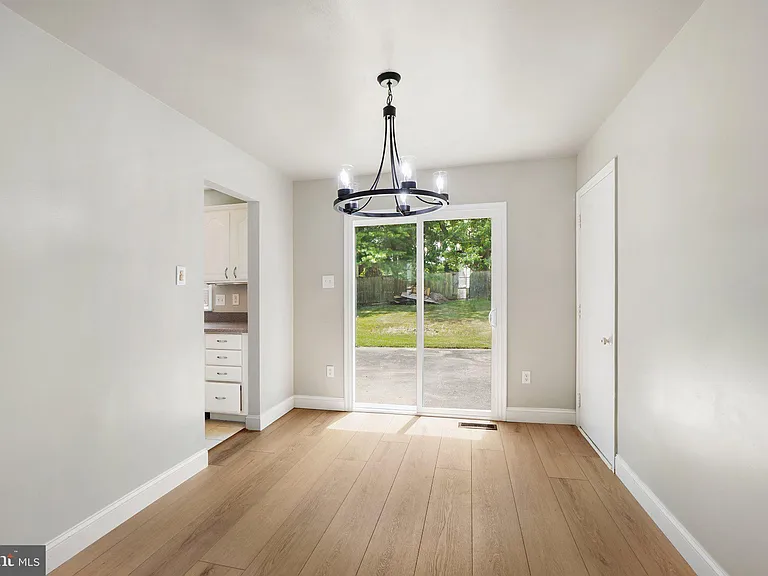 15950 Alameda Dr — Photo 5