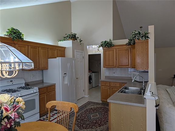 3rd image of 55 Barclay Ct