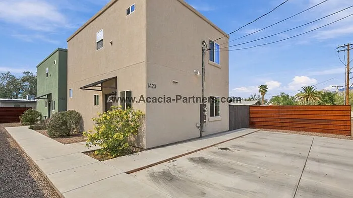 1423 N Belvedere Ave