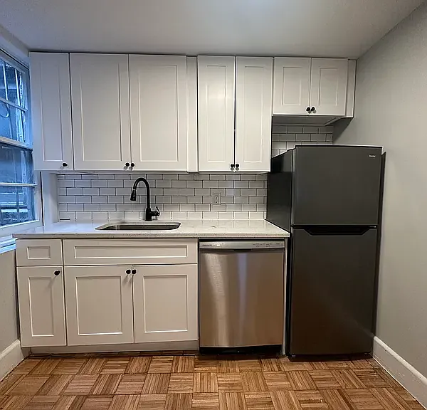 422 W 56th St #11 — Photo 5