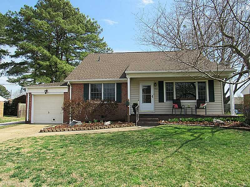 1st image of 952 Redwood Cir