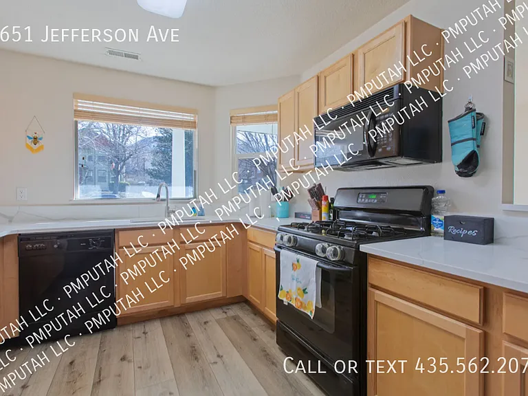 2651 Jefferson Ave — Photo 6