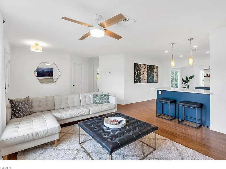 250 Willowick Dr — Photo 5