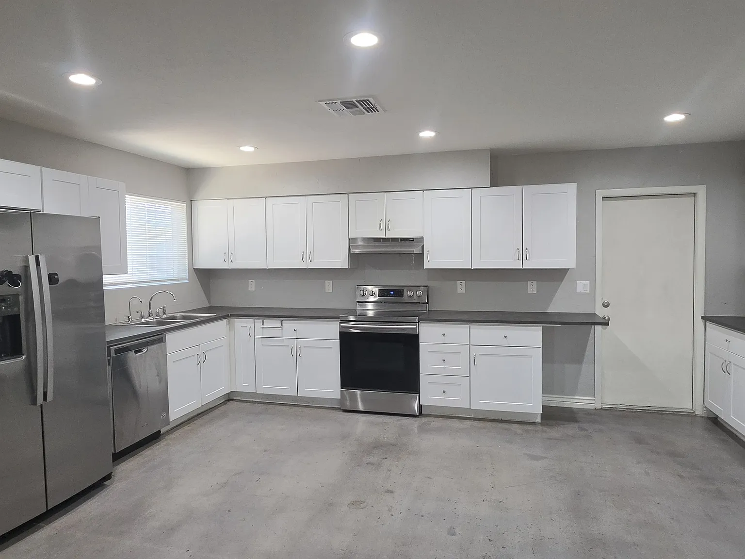 3 bed, 1424 sqft, $2,100 — Photo 4