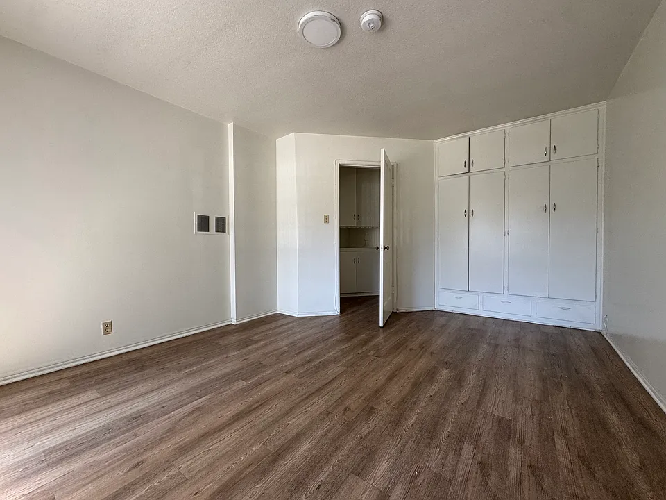 3821 Lockland Dr #5