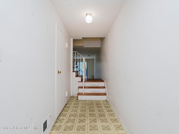 3rd image of 90 Dogwood Ln