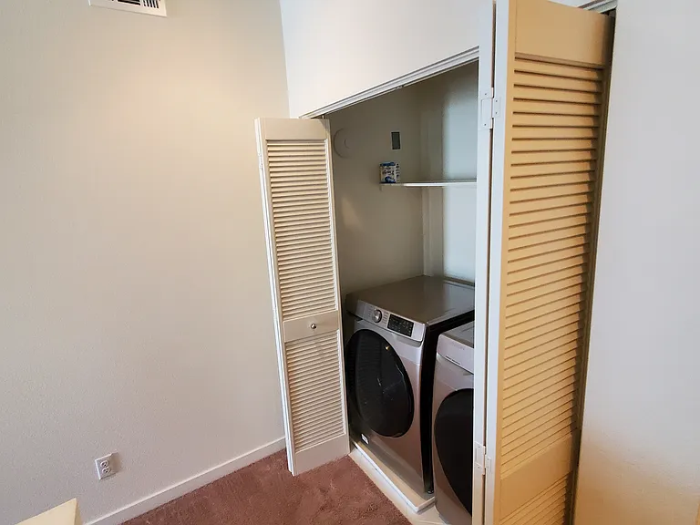 3rd floor Laundry
W/D