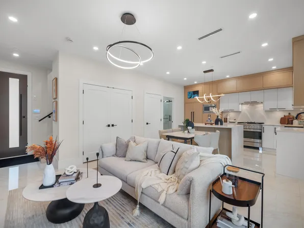1554 W 66th Ave, Vancouver, BC V6P 2R4