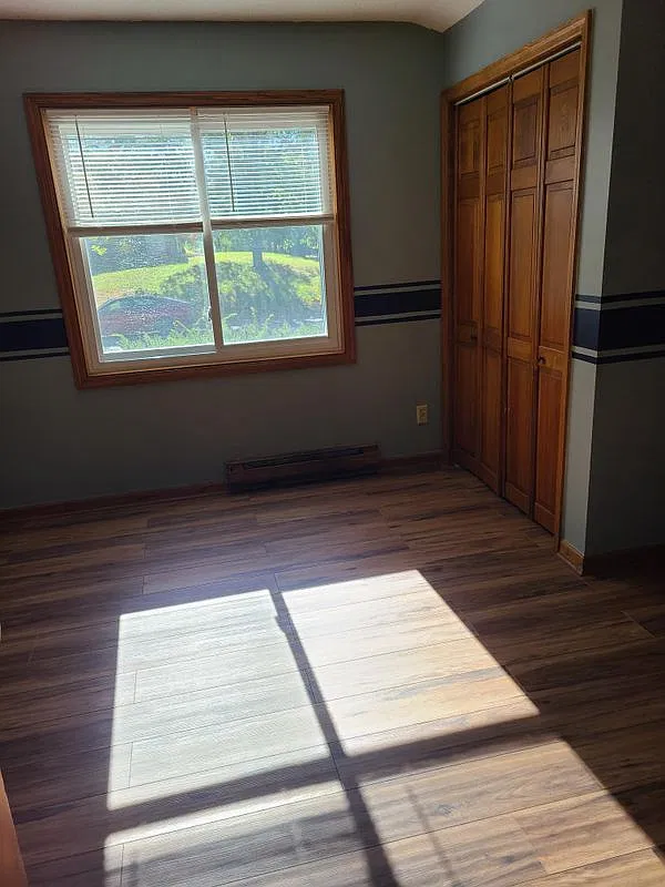 3 bed, 3.0 bath, 2152 sqft, $800 — Photo 2