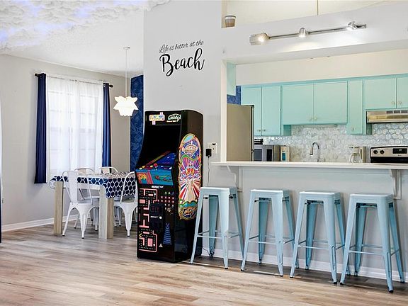 3rd image of 527 Beach Rd