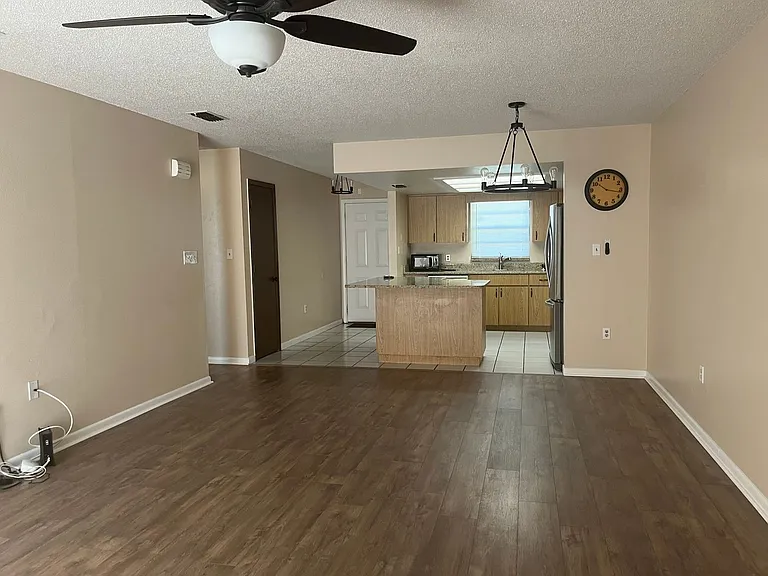 2112 W Martin St — Photo 14