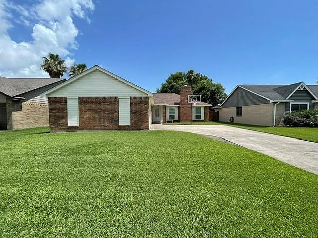 10923 Birch Dr