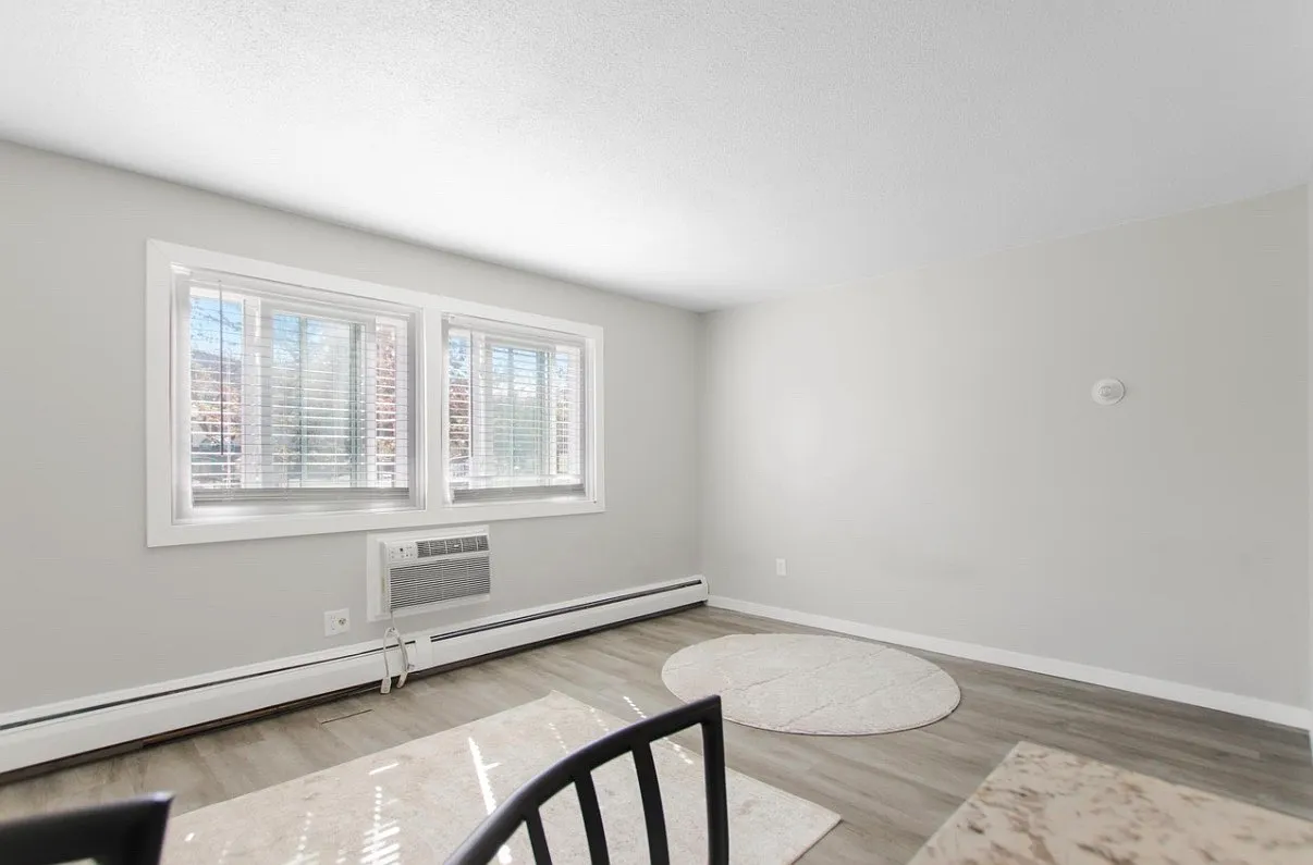 2616 Harriet Ave — Photo 3