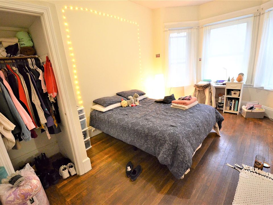2nd image of 105 Peterborough St APT 5
