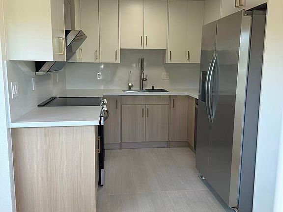 3rd image of 324 Camille Ct #1