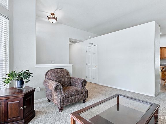 5th image of 3026 N Lochsa Ave