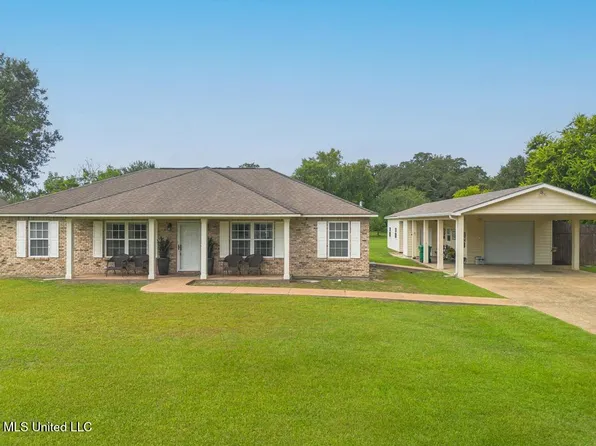 515 Amelda St, Waveland, MS 39576