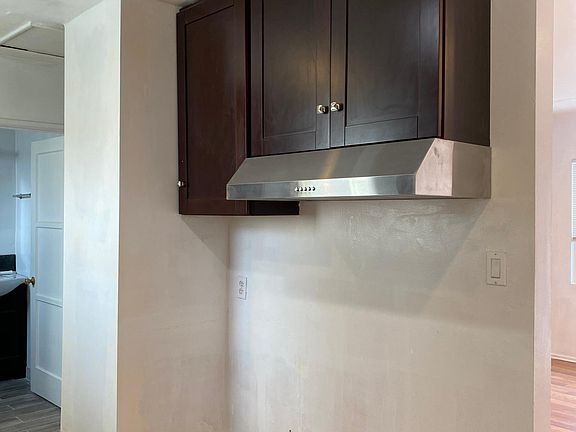 5th image of 1381 E Acacia Ave #A