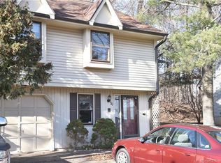 30 Schoolhouse Xing UNIT 30, Wethersfield, CT 06109