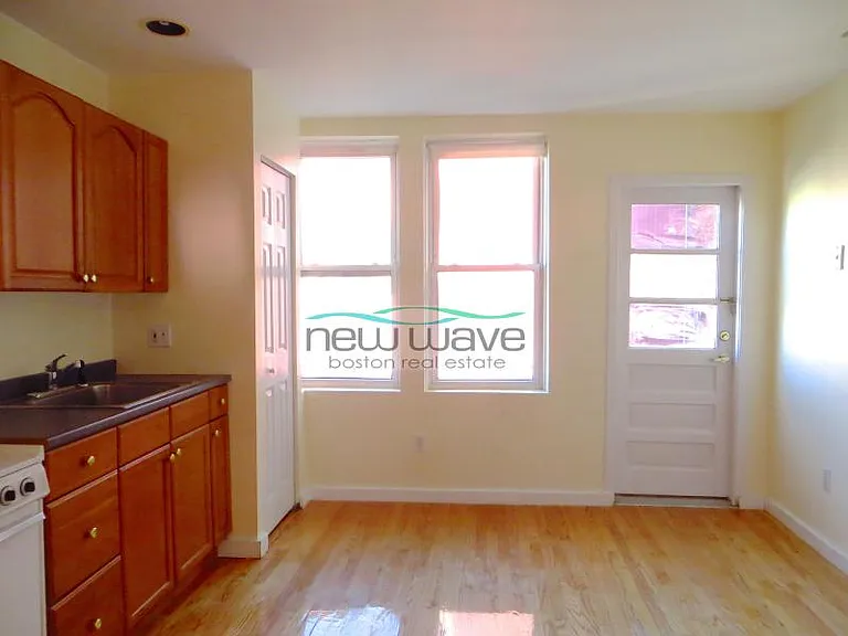 220 Hanover St #28 — Photo 7
