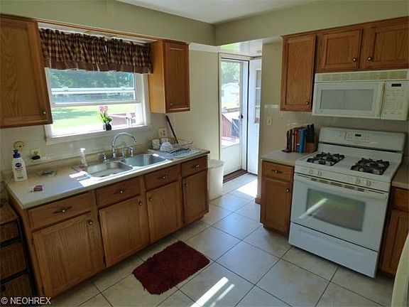 2nd image of 3015 Green Acres Dr
