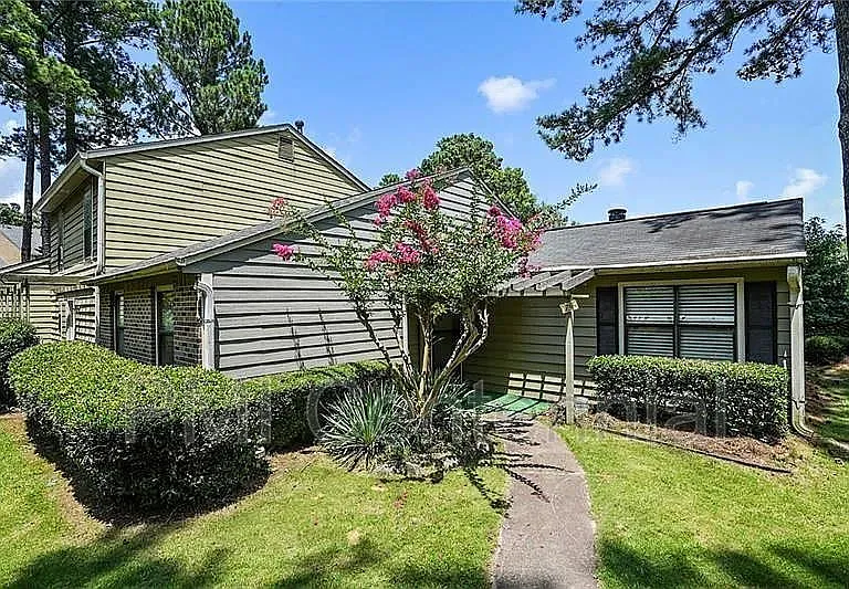 76 Sandalwood Cir — Photo 1