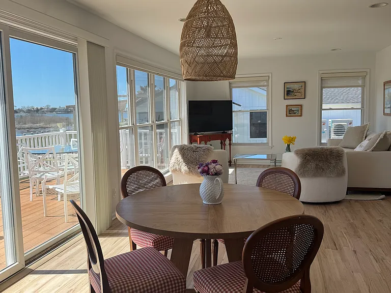18 Landing Ln — Photo 5
