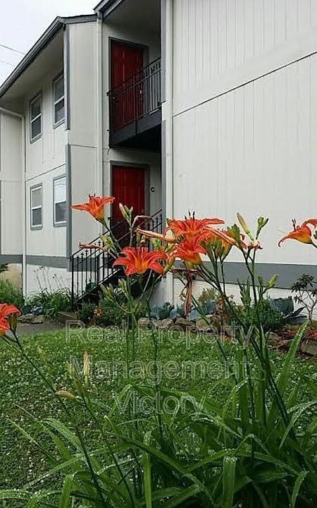 1st image of 1171 16th Ave S APT L