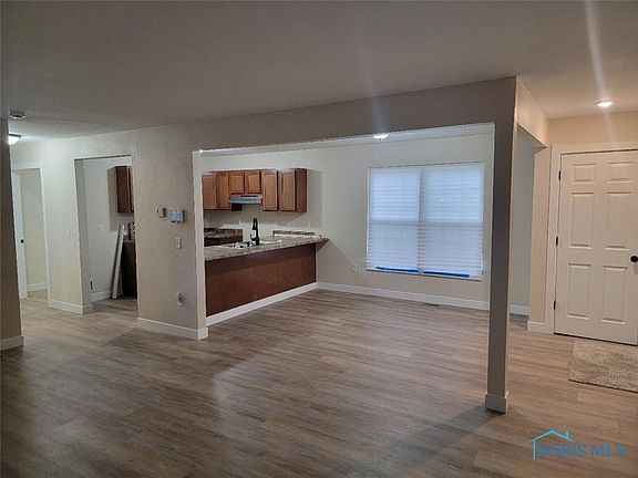 5th image of 1449 Norwood Ave