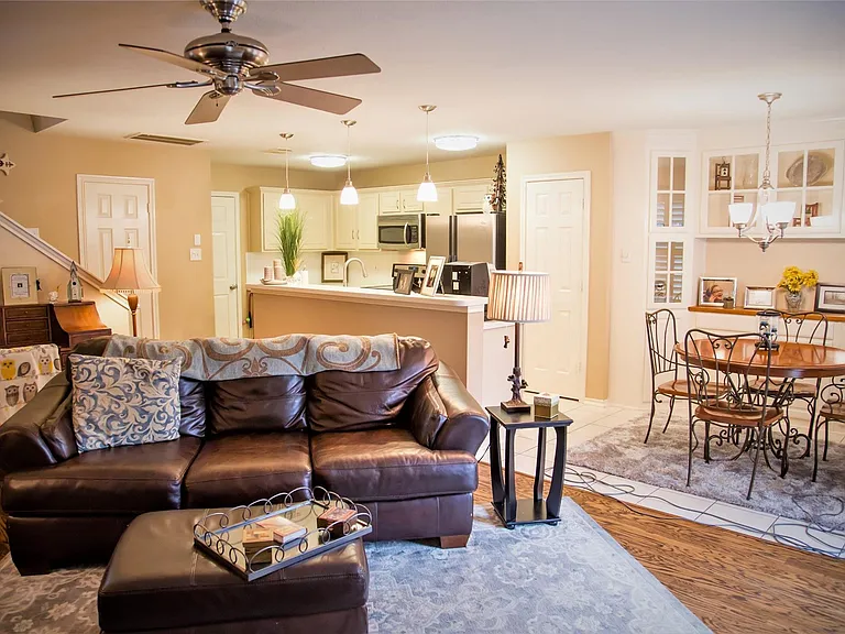 31 N Walden Elms Cir — Photo 12