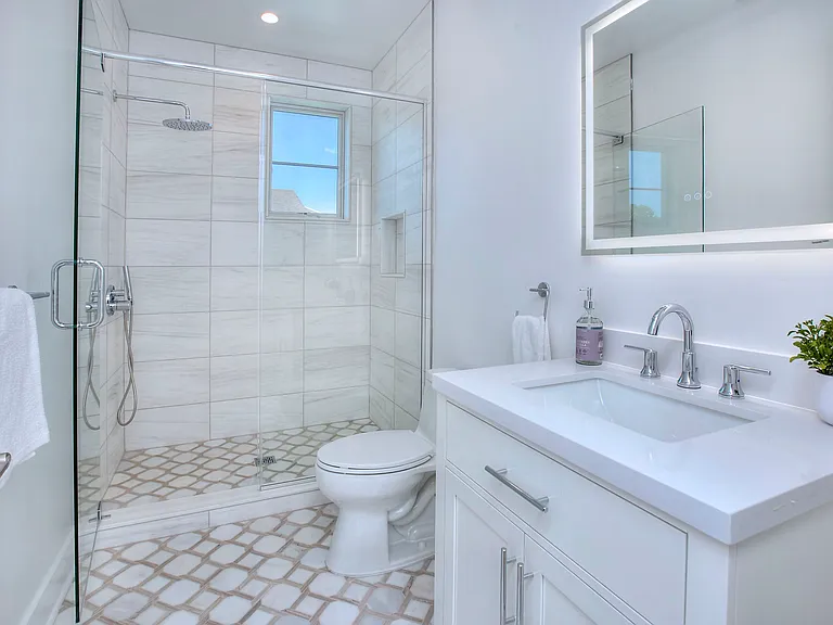 Bedroom suite 1 full bath