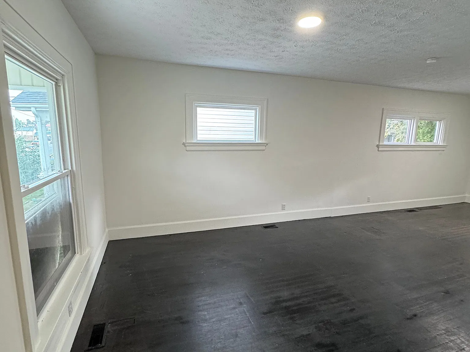 1107 Linden Ave — Photo 2